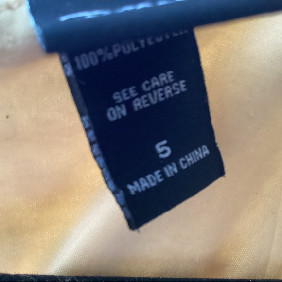 DISNEY HER UNIVERSE BEAUTY THE BEAST COLLECTION HOT TOPIC DRESS Belle Plus Sz 5 - Picture 6 of 12